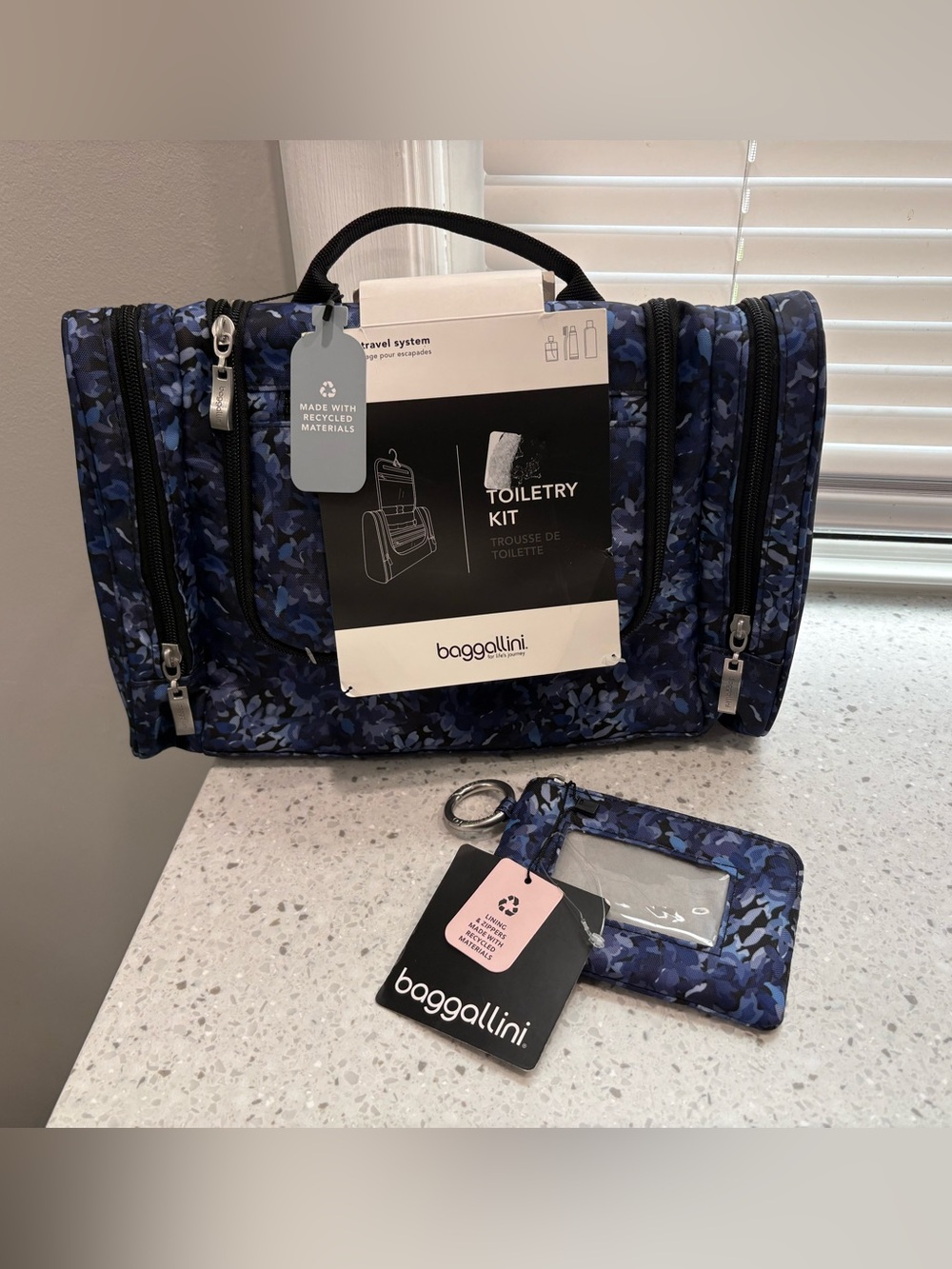 NWT Bagallinni Travel Set - Toiletry bag/card case in indigo petal print